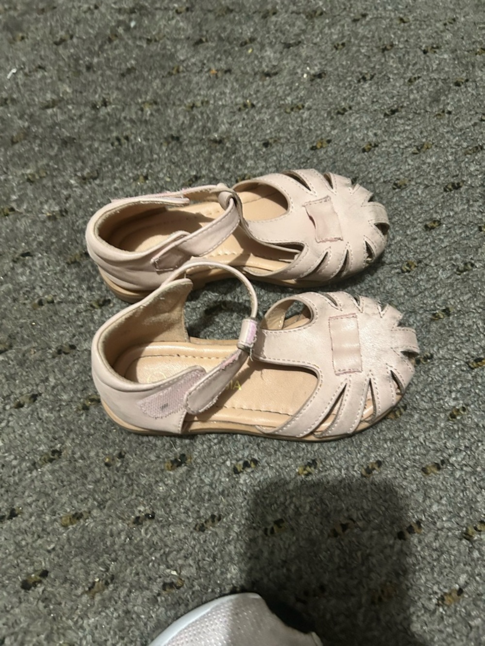 Toddler Girls Pale Pink Closed-Toe Ankle Strap Sandals